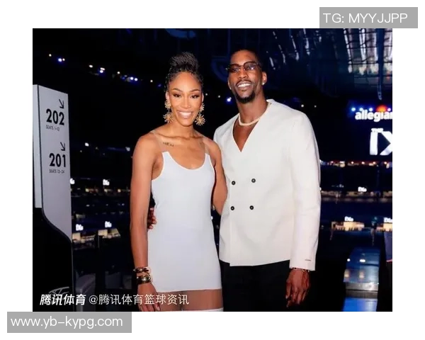 热火祝贺阿贾夺生涯第三冠阿德巴约与其合影庆祝