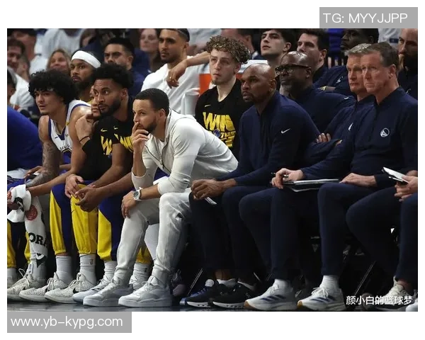 老队友重聚李凯尔赛后与库里追梦小佩顿温情互动展现深厚情谊